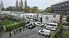 Eine lange Schlange vor dem Kostümfundus „Jacke wie Hose“ in Altona