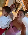 Mario Götze mit Ehefrau Ann-Kathrin und Sohn Rome in Dubai