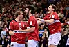 Die HSVH-Spieler Niklas Weller, Jacob Lassen und Dominik Axmann jubeln nach dem Sieg gegen die Löwen.