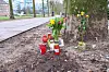 Blumen und Kerzen wurden in Gedenken an den Toten am Tatort abgelegt.