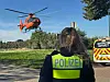 Der Rettungshubschrauber „Christoph 29“ landete auf einer Grünfläche neben der Straße Jorkerfelde in Jork bei Hamburg.