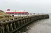 Die „Thames Highway“, ein Autotransporter, treibt nach einem Feuer manövrierunfähig auf der Nordsee (Archivbild).