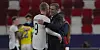 Pure Erleichterung: U21-Nationaltrainer Stefan Kuntz umarmt nach dem Schlusspfiff Stürmer Jonathan Burkardt.
