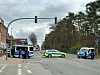 Polizisten sperren die Dahlenburger Landstraße in Lüneburg.