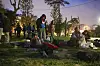 Menschen campieren in einem öffentlichen Park in Istanbul, nachdem es erneut Erschütterungen gegeben hat.