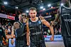 Brae Ivey feiert mit Osaro Jürgen Rich den Towers-Sieg in Vechta