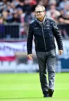 Ewald Lienen bei einem Spiel am Millerntor