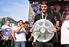 Verabschiedet sich wohl mit der Meisterschale vom FC St. Pauli: Trainer Fabian Hürzeler
