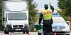 Die Polizei hat auf der A1 einen Schrottlaster aus dem Verkehr gezogen (Symbolbild).