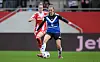 Bayern-Star Giulia Gwinn im Duell mit Emilia Hirche vom HSV