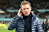 Julian Nagelsmann fasst sich an den Kopf.