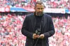 Hasan Salihamidzic mit DAZN-Mikrofon