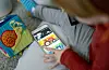 Auch für viele Kleinkinder gehört das Smartphone der Eltern zum Alltag. Zu früh, sagen Experten.
