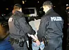 Polizisten nahmen den Messerstecher fest. (Symbolfoto)