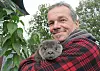 Christian Erdmann mit Otterbaby Henry
