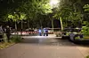 Polizeikräfte haben den Tatort abgesperrt.