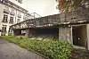 Der massive Bunker befindet sich auf dem Gelände der Hochschule für Musik und Theater und ist über die Magdalenenstraße frei zugänglich.