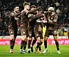 Spieler des FC St. Pauli jubeln über ein Tor