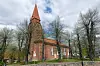 Die St. Michaelis-Kirche in Bienenbüttel, ein Rotklinkerbau mit einem Kirchturm