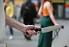 Ein 19-Jähriger soll ein Mädchen mit einem Messer bedroht und sie missbraucht haben.