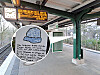 Der handgeschriebene Zettel mit der Zeichnung der blauen Mütze wurde bei der U-Bahnstation Großhansdorf aufgehängt.