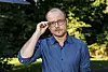 Der Schauspieler Matthias Koeberlin steht am Set der ZDF-Produktion 'Gäste zum Essen'.