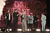 Netflix Stranger Things Crew auf einer Bühne in Tokio