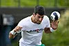 Tennisprofi Novak Djokovic spielt Fußball