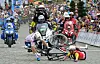 Die Franzosen Benjamin Thomas und Matteo Vercher stürzen auf der ersten Etappe der Tour de France.