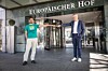 Pratap Pillai (li.) und Hotel-Manager Fabian Engels halten zwar immer den nötigen Abstand, verbringen aber viel Zeit miteinander.