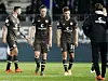 Frust bei Daniel Buballa (M.) und Finn Ole Becker (r.) nach St. Paulis nach Niederlage in Sandhausen