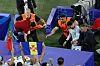Fan von der Tribüne um Ronaldo zu treffen