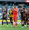 St. Pauli bedankt sich bei den mitgereisten Fans in Bremen