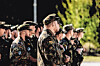 Soldaten der Bundeswehr stehen in Uniform nebeneinander.