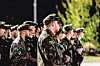 Soldaten der Bundeswehr stehen in Uniform nebeneinander.