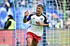 HSV-Profi Ransford Königsdörffer dreht nach einem Tor lächelnd zum Jubeln ab