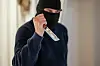 Paketbote in sasel mit Messer bedroht und ausgeraubt – Zeugen gesucht