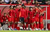 Spieler von Bayern München mit Trainer Kompany
