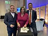 Daniel Sheffer, Katharina Fegebank und Philipp Stricharz (v.l.) präsentieren den Siegerentwurf für die neue Bornplatzsynagoge.