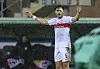 Nach seinem Eigentor versteht Konstantinos Mavropanos die Welt nicht mehr.