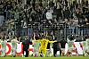 Zum Niederknien: Die Profis des belgischen Erstligisten Cercle Brügge bejubeln mit ihren Fans das 5:1 gegen Patro Eisden. Auch im HSV-Lager freute man sich mit.