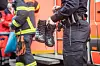 Die nassen Schuhe der Polizisten.