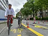 Verkehrssenator Anjes Tjarks (Grüne) und Kirsten Pfaue, Vekrehrswende-Koordinatorin des Senatos auf der Pop-Bup-Bikelane am Schlump.