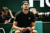 Alexander Zverev sitzt enttäuscht auf einer Bank