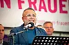 Der Bundesvorsitzende der Kurdischen Gemeinde, Ali Ertan Toprak bei seiner Rede auf der Demo auf dem Steindamm.