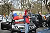 Demonstrierende bei einem pro-russischen Autokorso in Hannover am Sonntag