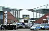 Am Sonntag wird die Polizei in erhöhter Zahl am Millerntor zugegen sein (Archivbild).