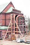 In monatelanger Arbeit war die Kirchenwand aus dem Gotteshaus herausgeschnitten und umgedreht worden.