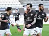 Rodrigo Zalazar (l.) und Daniel-Kofi Kyereh (r.) feiern mit Torschütze Guido Burgstaller dessen Treffer zur 1:0-Führung.