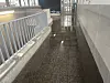 Der geschützte Bereich in der Station läuft bei Regen voll mit Wasser.
